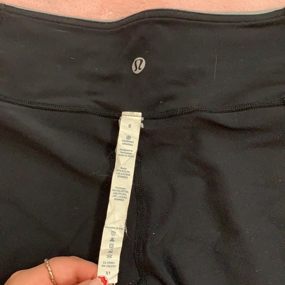 Black reversible Lululemon capris - Picture 5 of 5